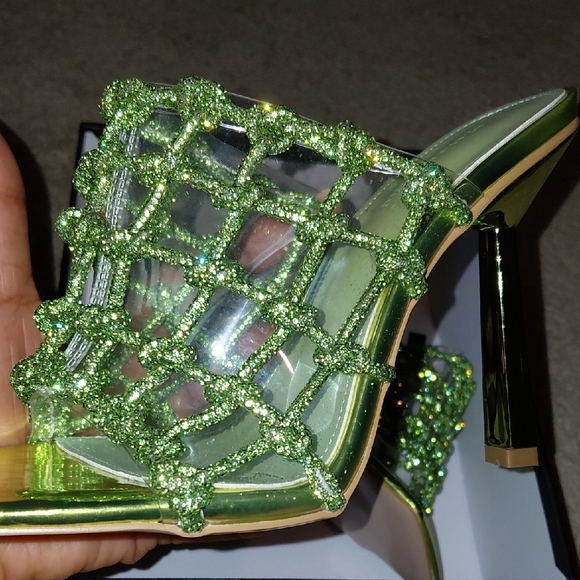 AZALEA WANG SNOWDROP EMBELLISHED KNOT WEB SANDAL IN GREEN - Picture 8 of 10